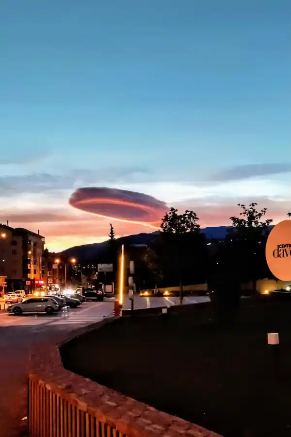 Nubes formaron una inusual figura en el cielo de Turquía