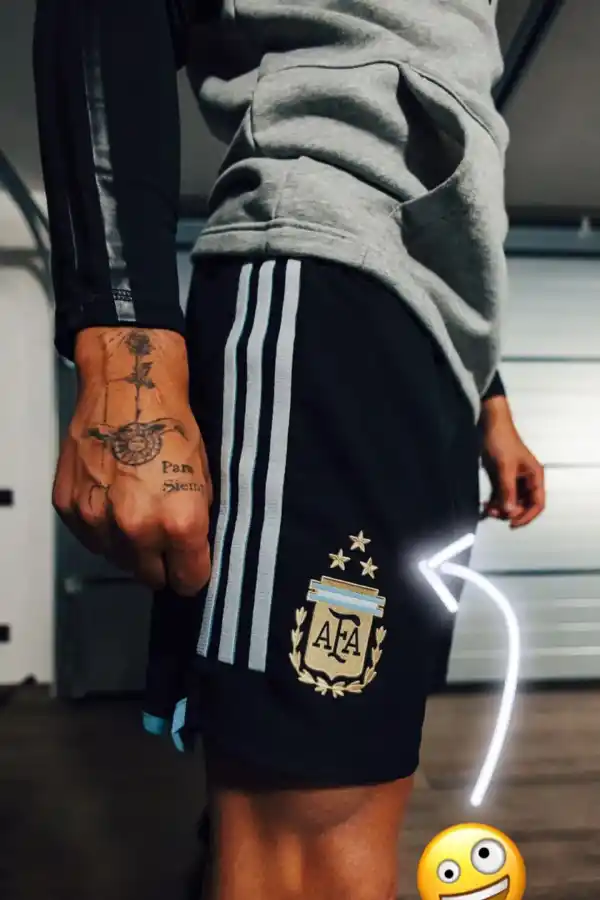 Paulo Dybala publicó una foto con el short de la Selección con las tres estrellas y se viralizó en las redes