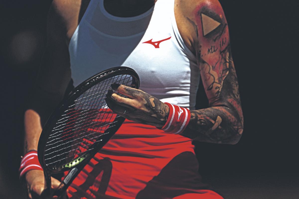 ARTÍSTICO. La checa Tereza Martincova se fue eliminada en primera ronda, pero logró impactar con los tatuajes en su brazo izquierdo.