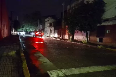 Video: Lluvia, rayos y truenos, el combo que sorprendió a los tucumanos durante la tarde-noche del domingo