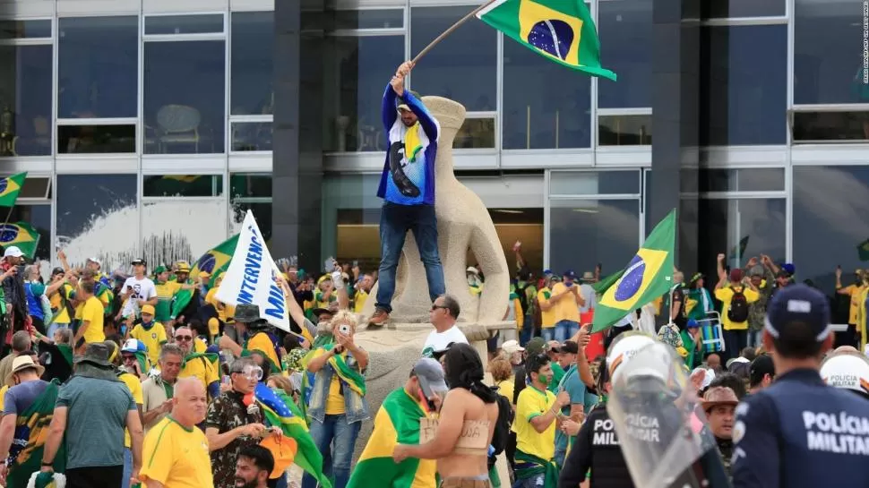 PROCESO. La insurrección del 8 de enero en Brasil fue la culminación de un movimiento que comenzó poco después de las elecciones, alentado por los influencers de las redes sociales 