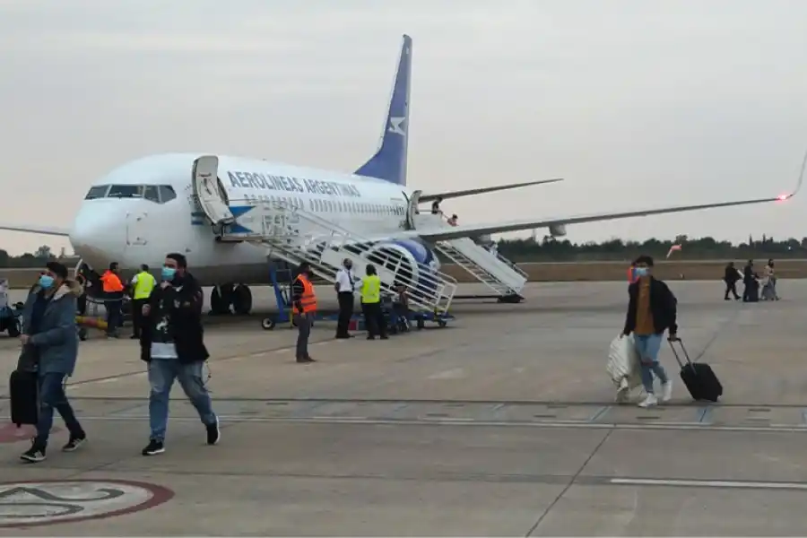 El vuelo Buenos Aires - Tucumán tiene duración de 1 hora y 45 minutos.