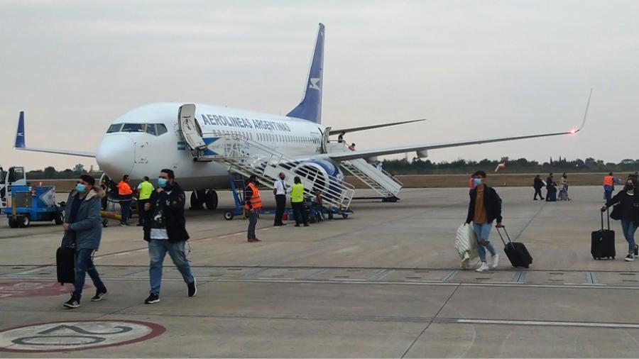 El vuelo Buenos Aires - Tucumán tiene duración de 1 hora y 45 minutos.