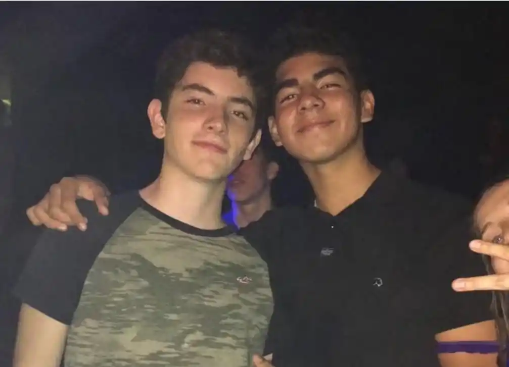 Tomas y Fernando eran amigos del colegio