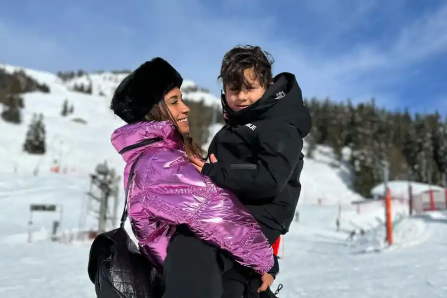Anto Roccuzzo junto a Ciro en la nieve