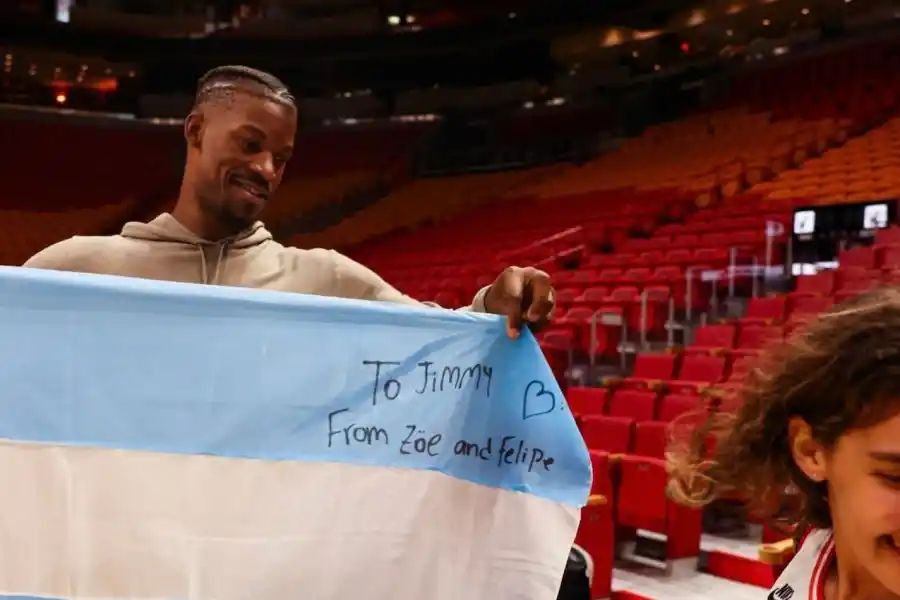 El regalo de Felipe y su hermana para Jimmy Butler 