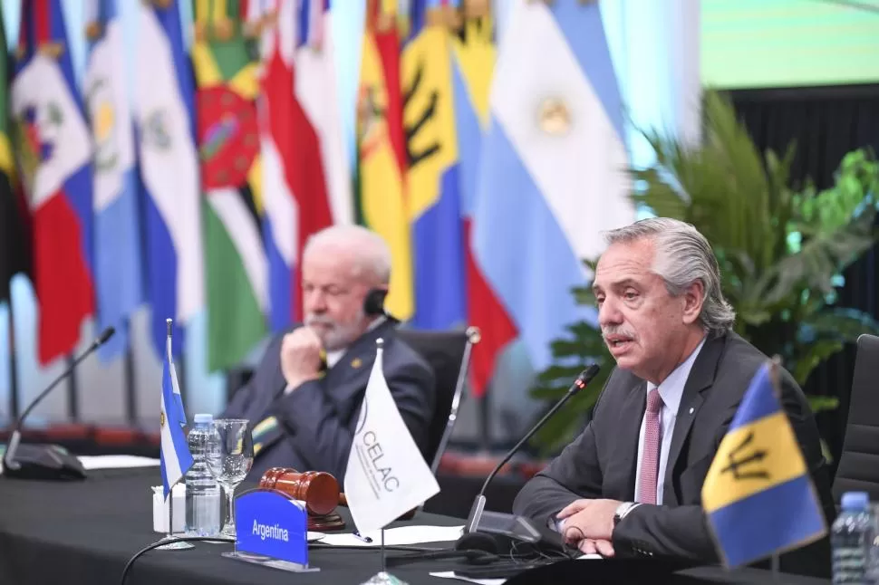 ENCUENTRO EN BUENOS AIRES. Líderes de los estados latinoamericanos y caribeños firmaron un documento conjunto tras la cumbre de la Celac. twitter celac 