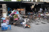 Investigan las causas del incendio de 12 puestos