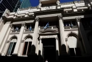 El Banco Central volvió a vender dólares en el mercado y el saldo del mes ya pasó a negativo