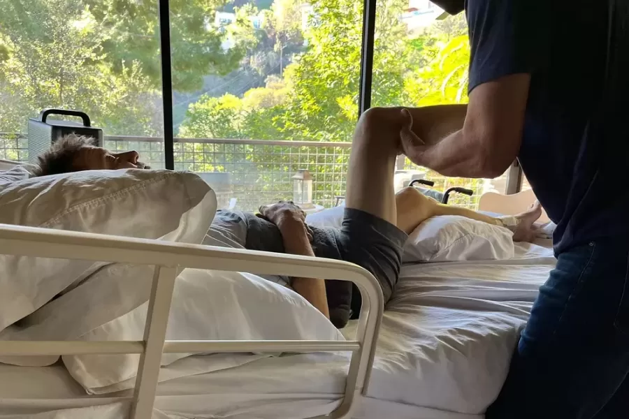 Jeremy Renner contó que se fracturó 30 huesos.