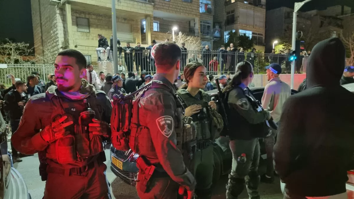 Tensión en Israel: al menos siete muertos en un ataque terrorista en una sinagoga