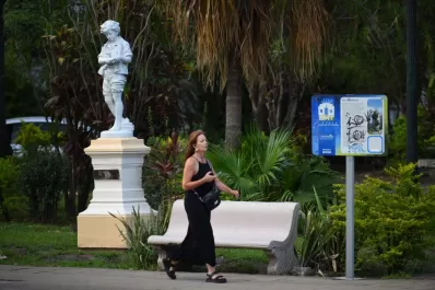 Les quitaron 30 capas de pintura a dos esculturas históricas