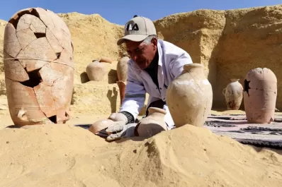 Cuatro tumbas y una momia