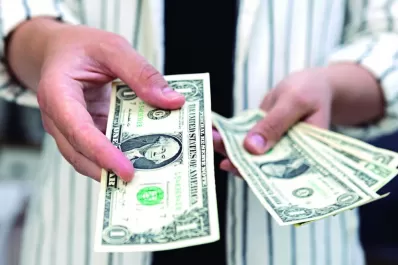 El blue sigue subiendo y ya alcanza al dólar Qatar