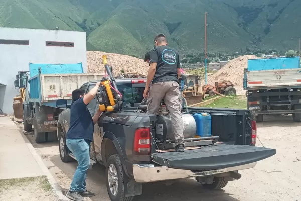 El Gobierno envió cuadrillas de operarios al basural de El Mollar