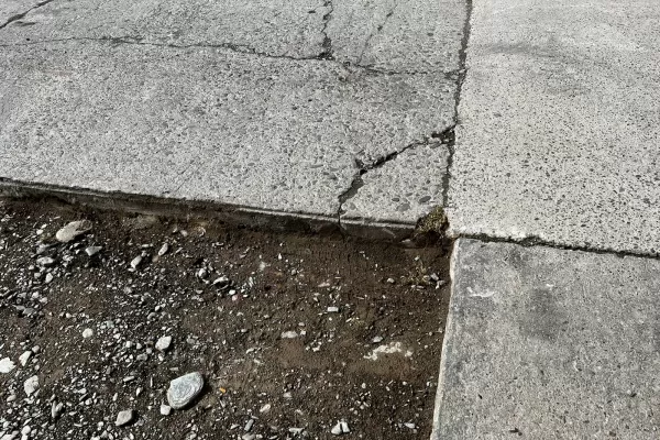 Yerba Buena: denuncian que una serie de baches dificultan la circulación en Mendoza al 2.600