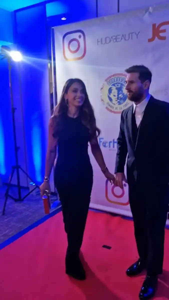 Lionel Messi y Antonela Roccuzzo fueron a una fiesta de gala en París y se robaron todas las miradas