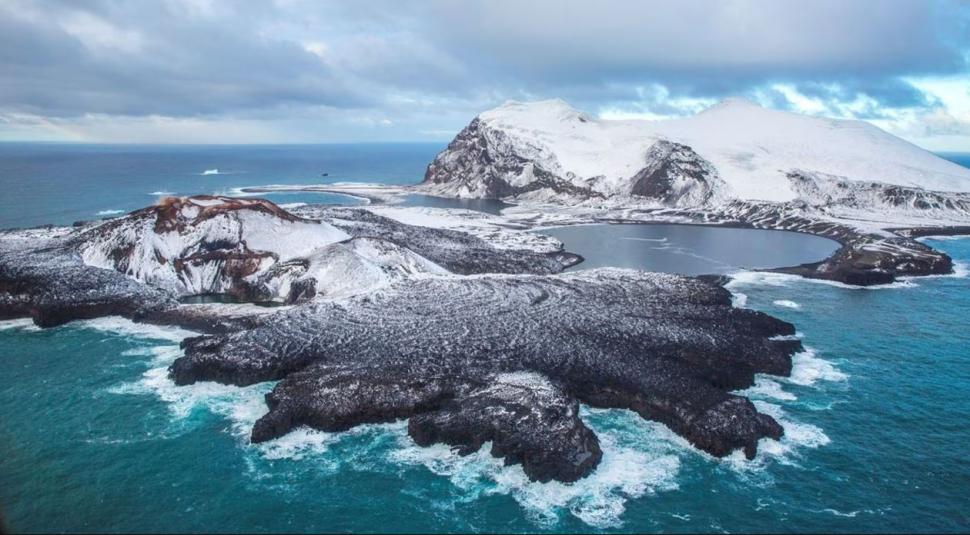 DÓNDE SE HIZO EL ESTUDIO. La imagen muestras las islas Candlemas, que están deshabitadas y que forman parte de las Sandwich del Sur. 