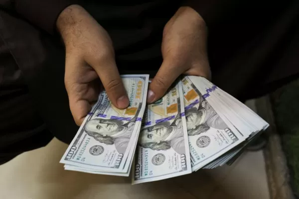 En sólo una semana, el dólar blue aumentó $ 10