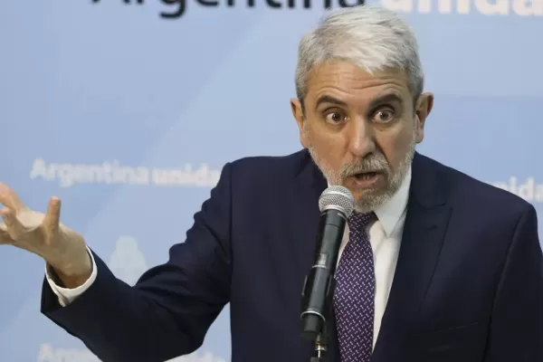 Aníbal Fernández: Alberto no se baja porque nunca se subió”