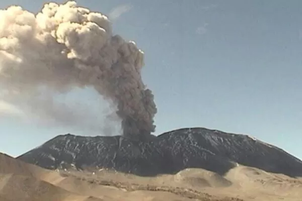Norte de Chile: el volcán Lascar empieza a generar preocupación