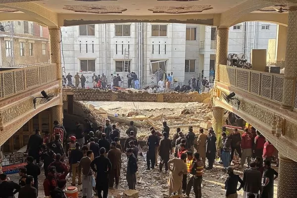 Al menos 25 muertos y 120 heridos en un ataque con bomba contra una mezquita en Pakistán