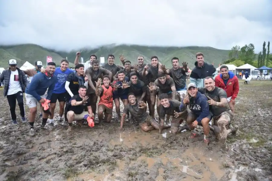 PARA LA FOTO. El stand de LA GACETA contó con regalos para los socios del Club LG.