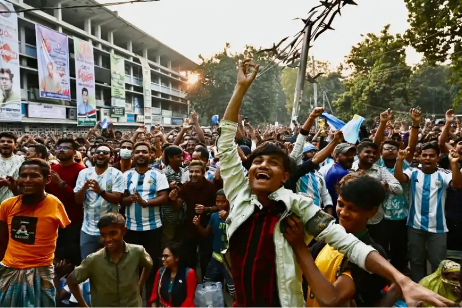 En Bangladesh alentaron a la Selección argentina / AFP