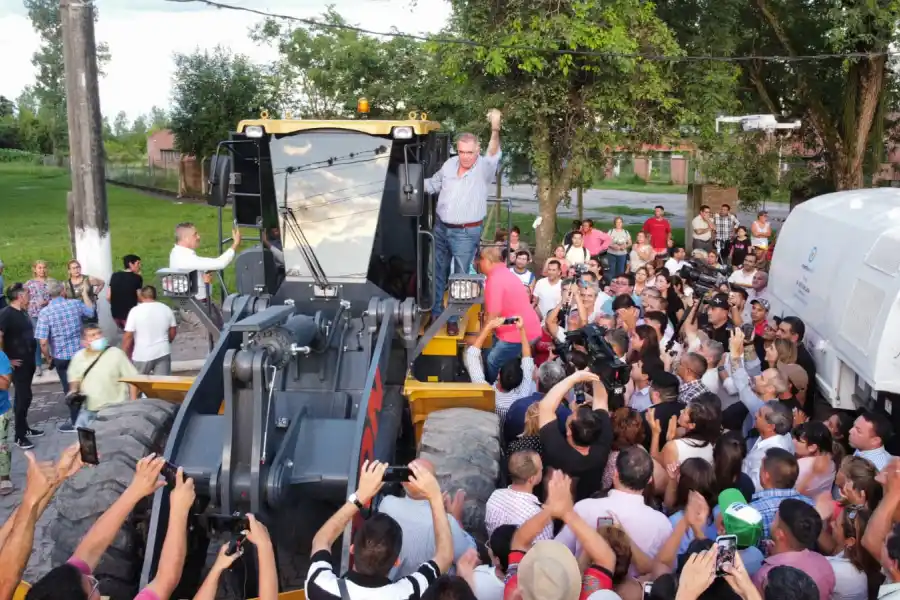 Osvaldo Jaldo inauguró obras de pavimentación e iluminación en Famaillá