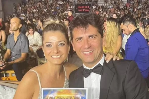 Miguel Martín ganó el premio “Carlos de la Gente 2023” y festejó a lo Messi