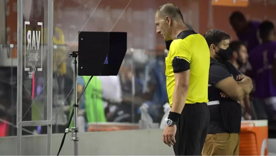 El árbitro deberá comunicar los 