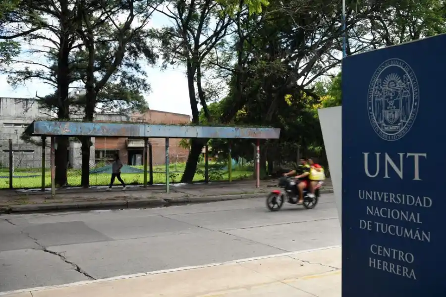 VEREDA DE LA QUINTA. El viejo refugio de avenida Roca al 1.800. 