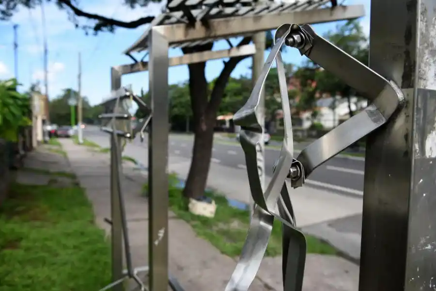 HIERROS RETORCIDOS. Esto ocurre en Mate de Luna al 2.800.