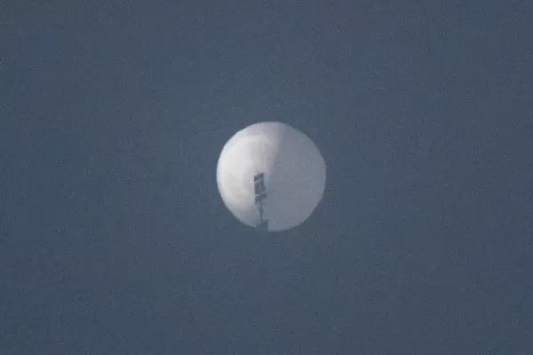 Estados Unidos derribó el globo chino que sobrevolaba su espacio aéreo