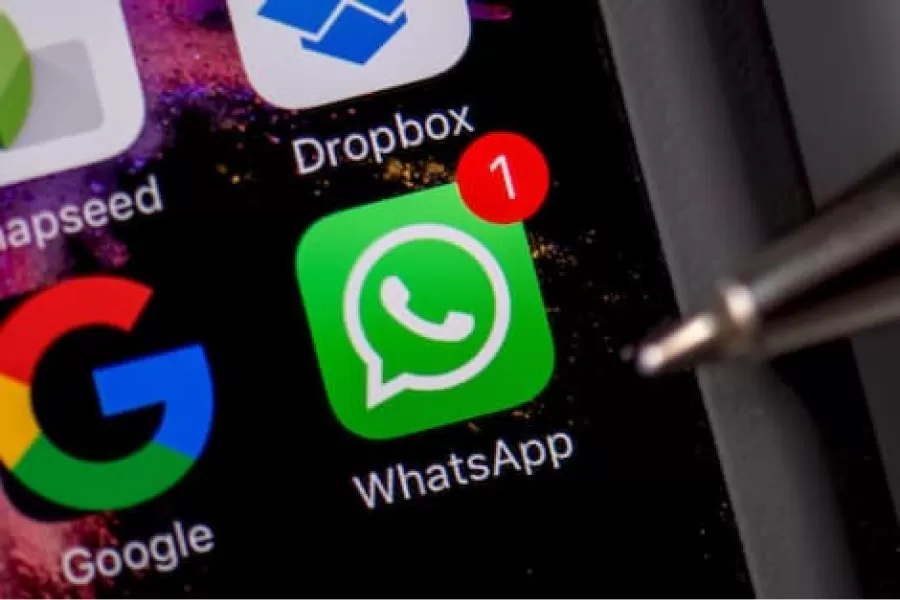 Nuevo truco de WhatsApp: cómo escuchar un audio sin que los demás se enteren