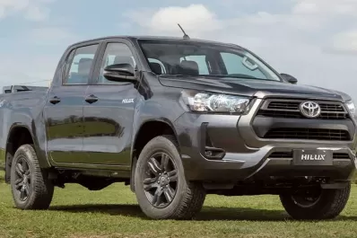 ¿Por qué Toyota Hilux dejó de ser solo una camioneta de trabajo para convertirse en un vehículo familiar?