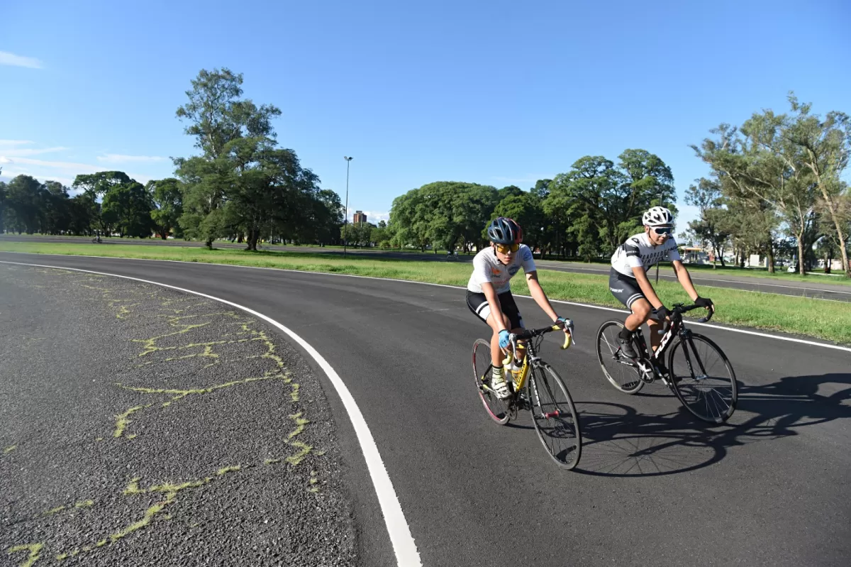 BIEN. Es apta para modalidad pista, ruta y montaña.  