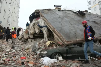 Terremoto en Turquía y Siria: reportaron más de 1.300 muertos y cientos de heridos