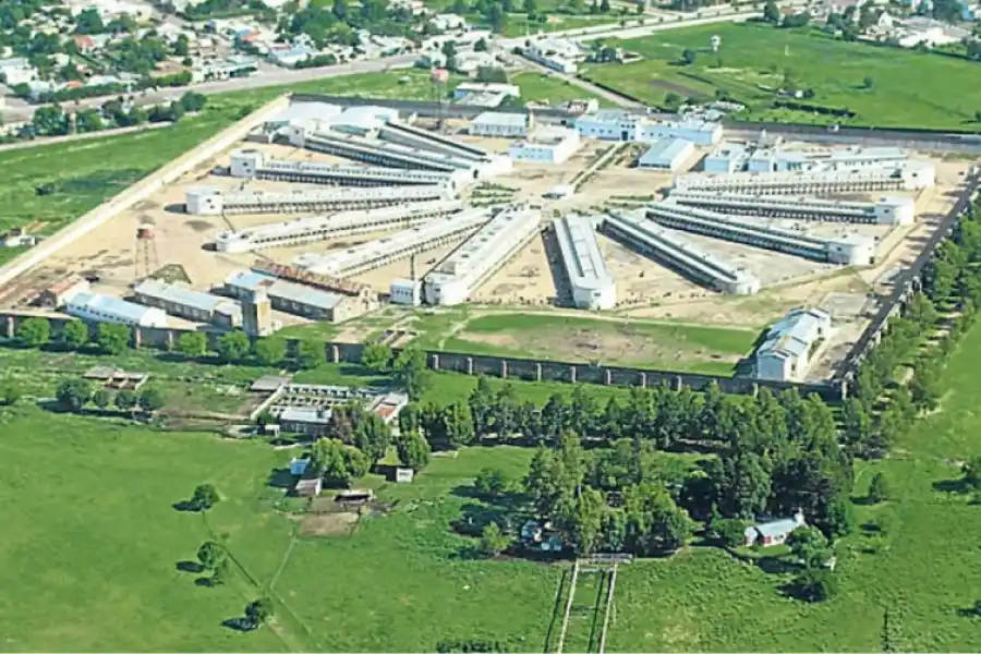 Vista aérea del penal donde serían alojados los rugbistas.