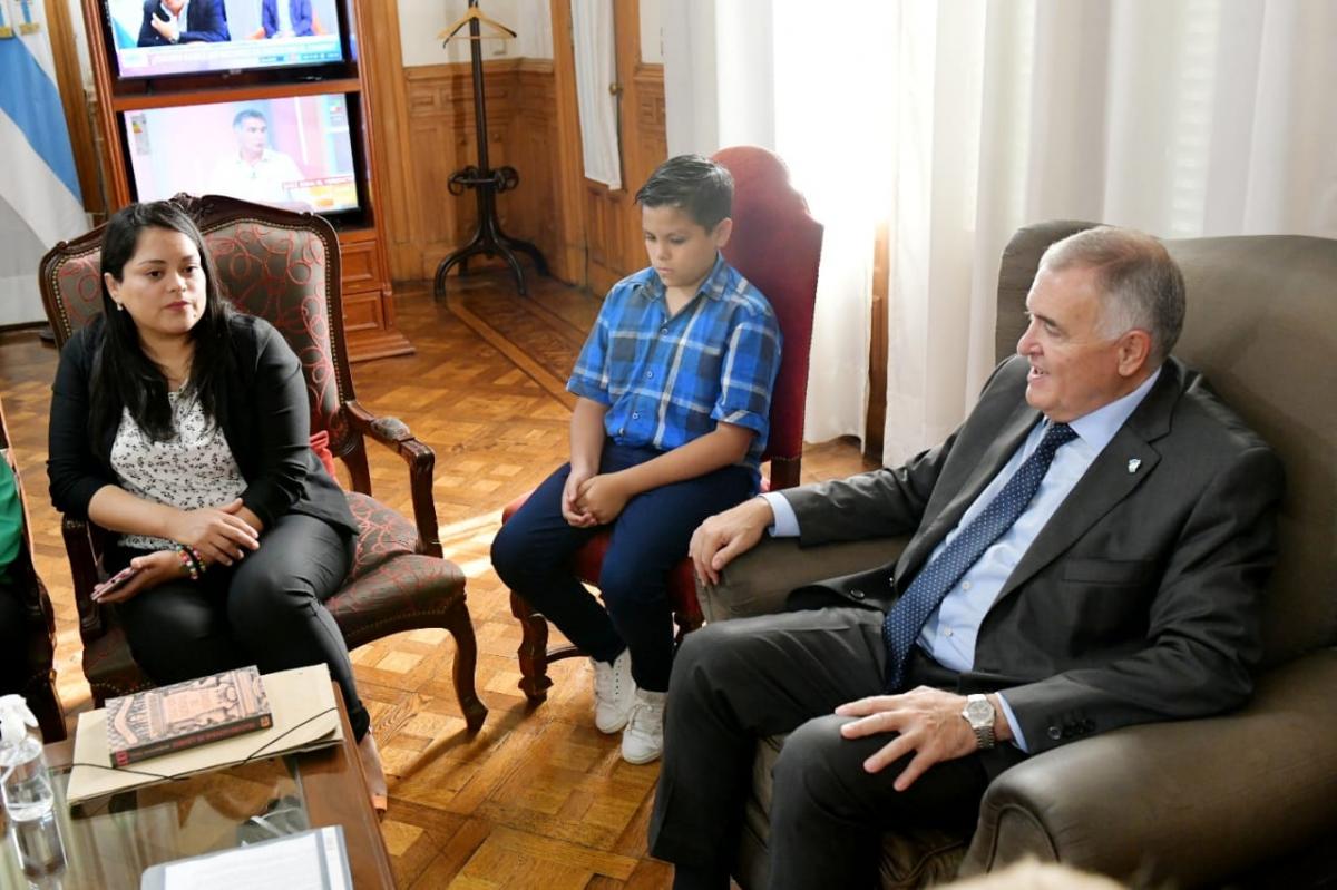 Lautaro, la promesa del ajedrez tucumano, fue recibido con honores en Casa de Gobierno