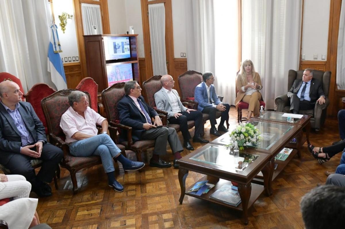 REUNIÓN DE GABINETE. Jaldo, Chahla y los ministros y secretarios del Poder Ejecutivo. Foto de Comunicación Pública