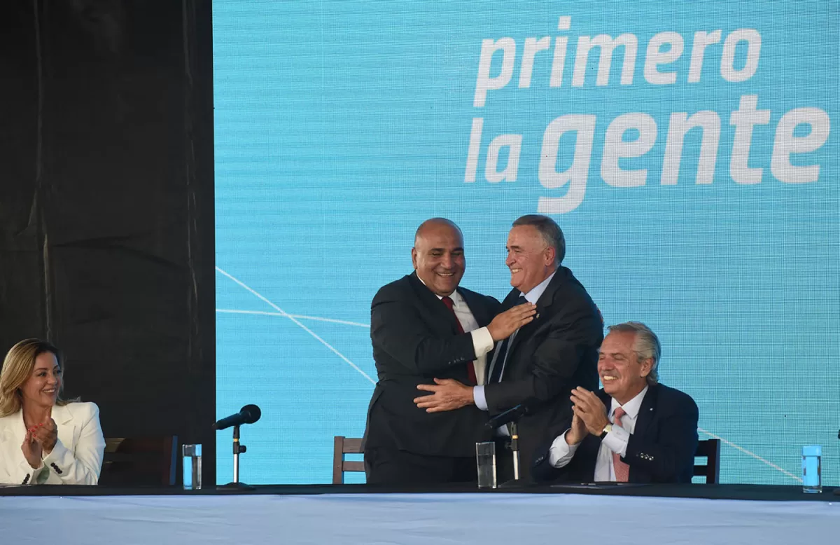 DE REGRESO. Juan Manzur aprovechó la visita de Alberto Fernández para asegurar que se pondrá al frente de la campaña “Jaldo gobernador”.