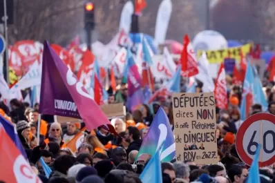 Francia: miles de personas marcharon contra la reforma jubilatoria que impulsa Macron