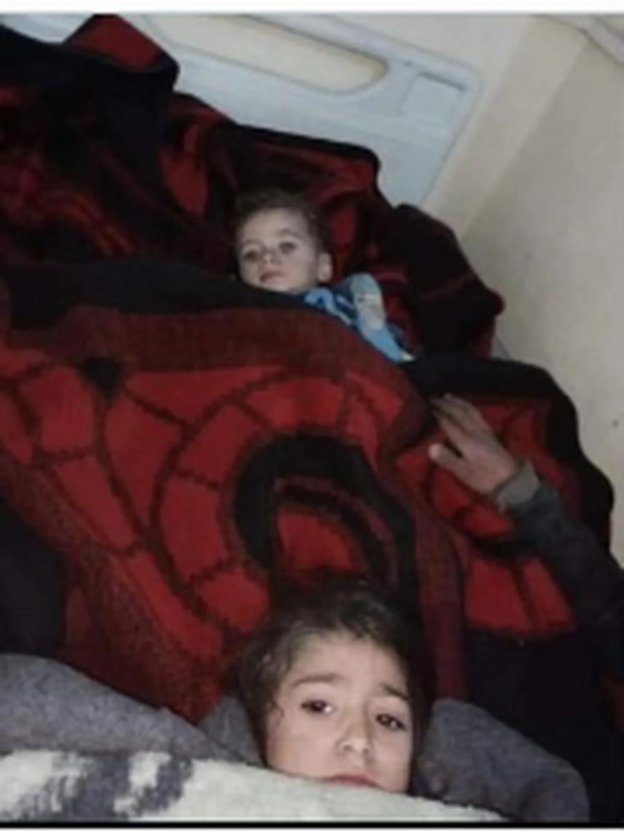 Terremoto en Turquía: una nena protegió a su hermano por horas bajo los escombros