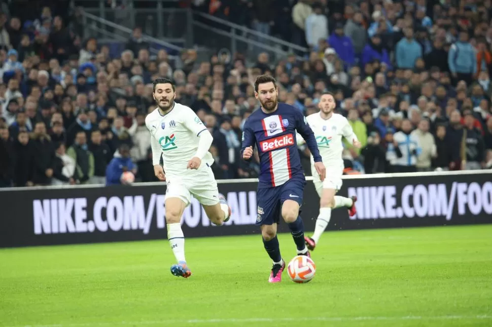 MALA TARDE. Messi se resintió físicamente en la eliminación por la Copa de Francia ante Olympique de Marsella. 