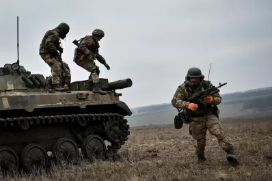 Rusia ataca la red eléctrica ucraniana y avanza en el este