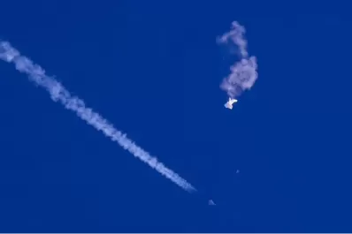 Revelaron el contenido del globo chino derribado en Canadá: encontraron antenas y paneles solares