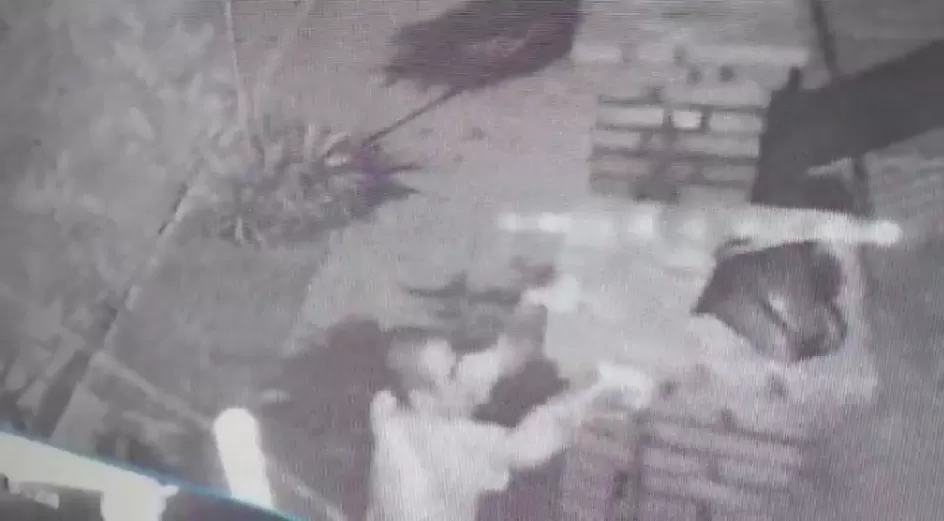 Video: en segundos robaron un farol en una casa de Yerba Buena