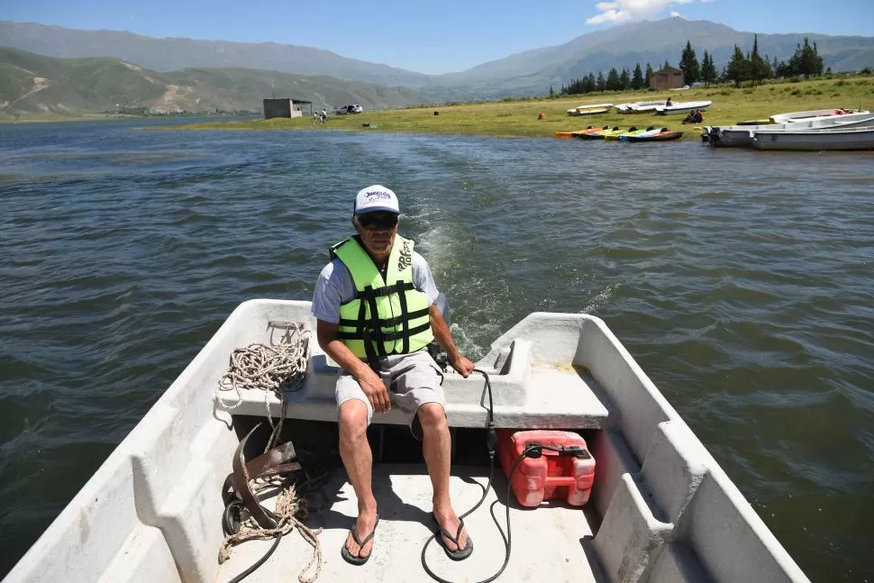IMPACTADA Y AGRADECIDA. Es la forma en la que la gente que navega en el lago sale luego de envolverse del paisaje vallisto. 