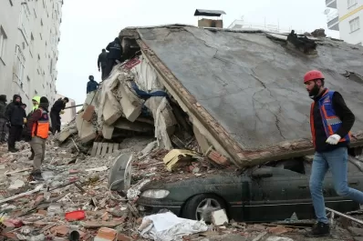 Turquía: un nuevo terremoto dejó un muerto y decenas de heridos